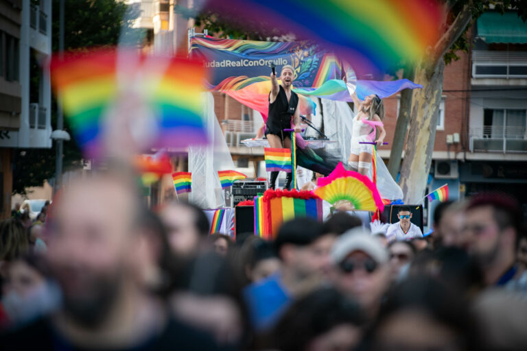 El Torreón se inunda de color con la marcha del Orgullo de Barrio