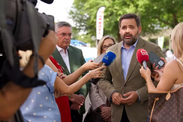 Núñez exige a Page que ordene a sus ocho diputados apoyar esta tarde la cuestión de confianza a Sánchez para “dar coherencia a sus palabras”
