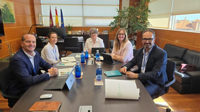 El Gobierno regional avanza con Ecoembes en la negociación del convenio marco para reforzar la recogida selectiva de envases