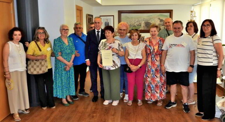 El Ayuntamiento de Puertollano colabora con la asociación de esclerosis múltiple en el día de su cuestación
