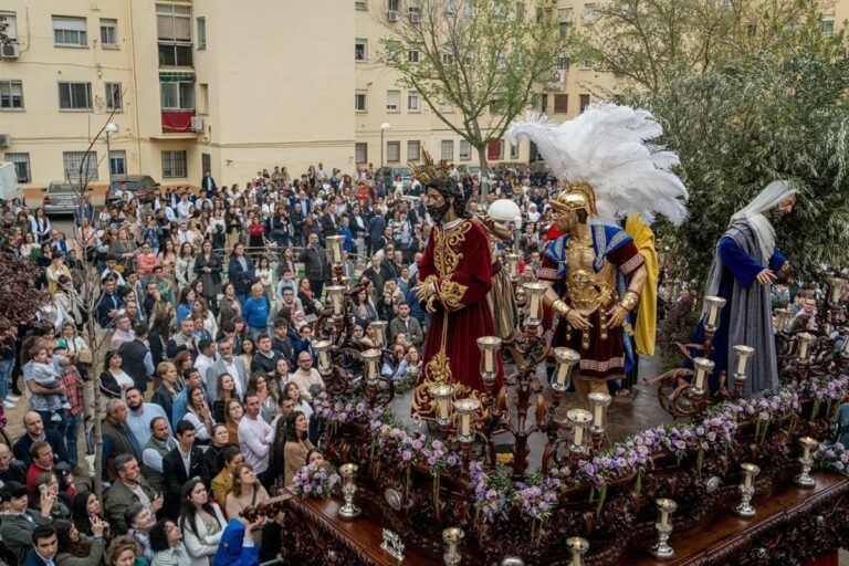 Un grupo de devotos de la Hermandad del Prendimiento presentará el diseño de la túnica de Jesús Cautivo