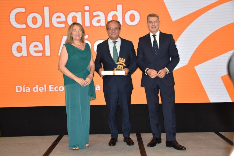 El Colegio de Economistas de Madrid entrega la distinción de ‘Colegiado del año 2026’ al consejero Juan Alfonso Ruiz Molina por su trayectoria profesional
