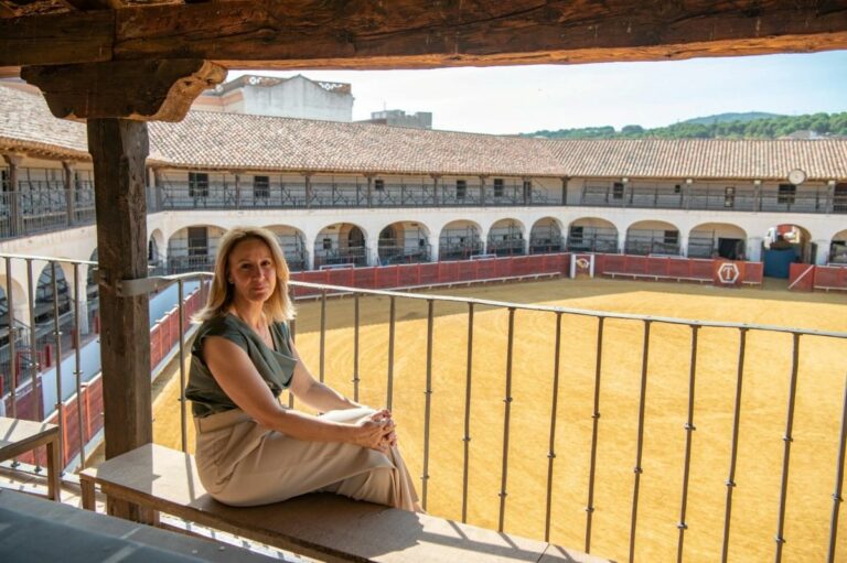 Almadén devuelve el brillo a su plaza de toros hexagonal y prepara la reapertura de su hotel «único en el mundo»