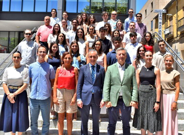 El Ayuntamiento de Puertollano reconoce al alumnado que ha conseguido matrícula de honor este curso