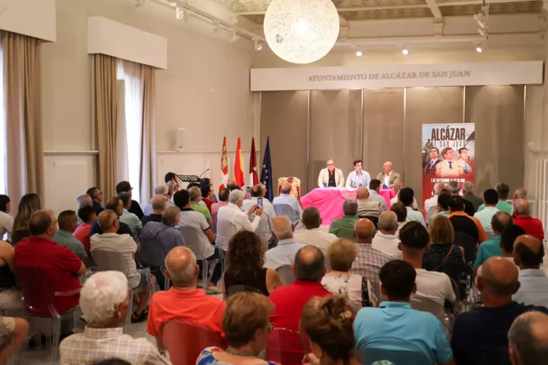 El Salón Noble acoge la puesta de largo de la gran corrida de toros de la Feria y Fiestas 2026 de Alcázar de San Juan