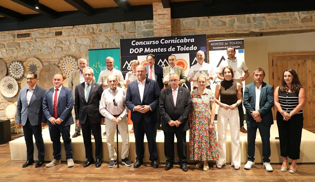 20260708134039_20260708 FOTO FAMILIA PREMIOS CORNICABRA 2026