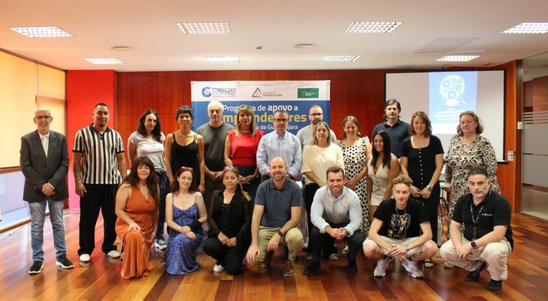 20260729122422_20260729 FOTO FAMILIA INICIO PROGRAMA APOYO A EMPRENDEDORES GUADALAJARA