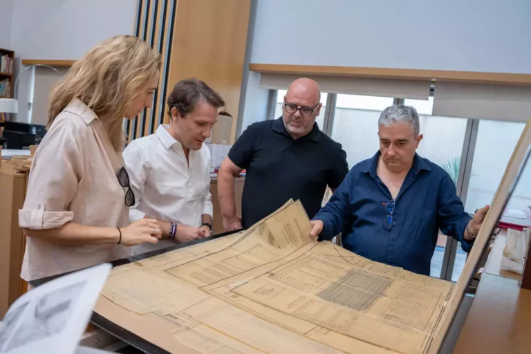 Representantes del Ministerio de Vivienda visitan la Fundación Fisac en la sede del Colegio de Arquitectos de Ciudad Real