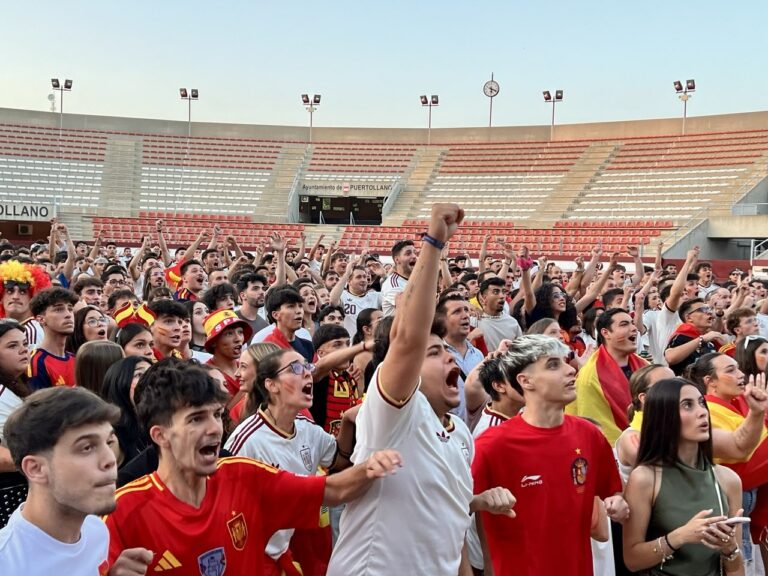 Puertollano disfruta en la plaza de toros de la histórica gesta de España ante Bélgica en el Mundial