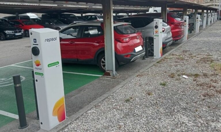 Adif y Adif AV impulsan la movilidad eléctrica con la puesta en servicio de 254 puntos de recarga, incluidos Puertollano y Alcázar