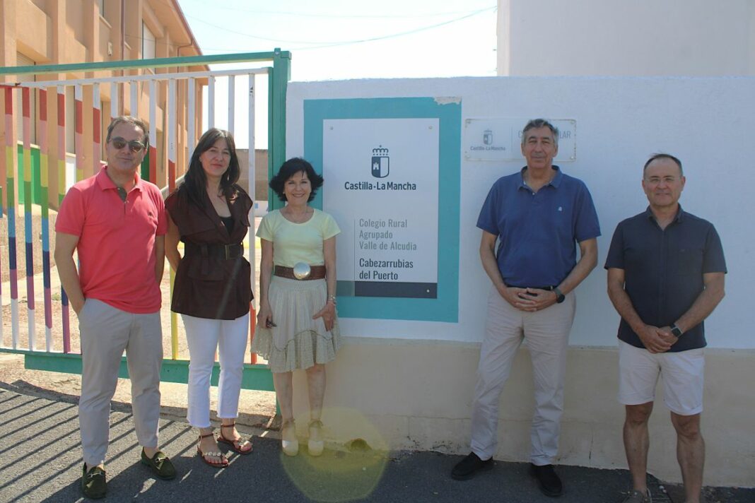 Blanca Fernández visita mejoras colegio Cabezarrubias 2