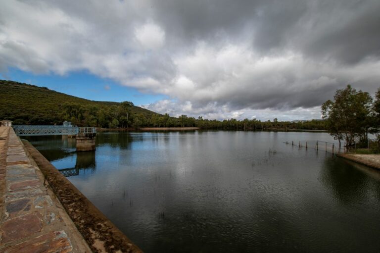 La Confederación Hidrográfica del Guadiana restablece la captación de agua en el embalse de Gasset