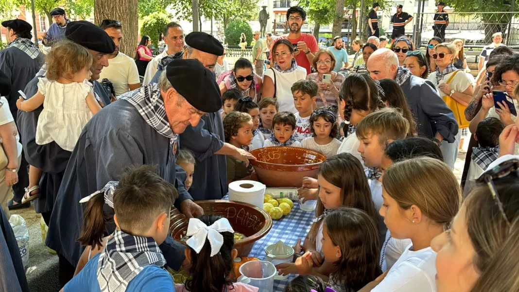 Los más pequeños descubren la esencia de la Pandorga en un taller para transmitir la tradición a las nuevas generaciones 3