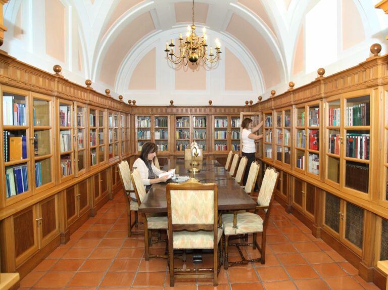 El Boletín de las Cortes publica la convocatoria de cinco ayudas para investigación para postgraduados