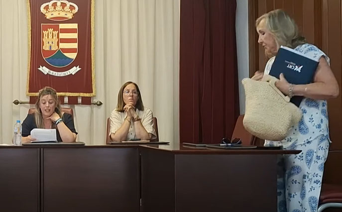 PSOE abandona pleno
