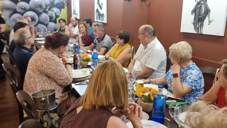 Martín pide a las asociaciones de vecinos que sigan siendo canal de colaboración para la mejora de los barrios