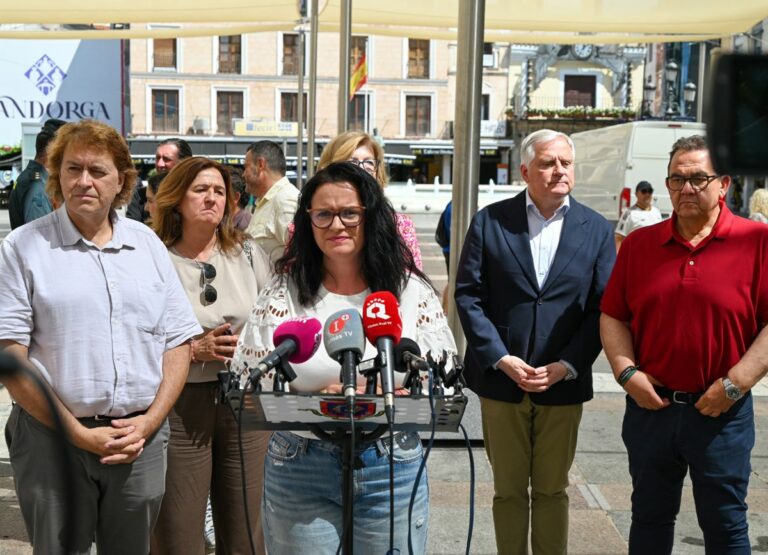 La Diputación provincial manifiesta su solidaridad con Almería y ofrece recursos del SCIS para extinguir el devastador incendio forestal de Los Gallardos