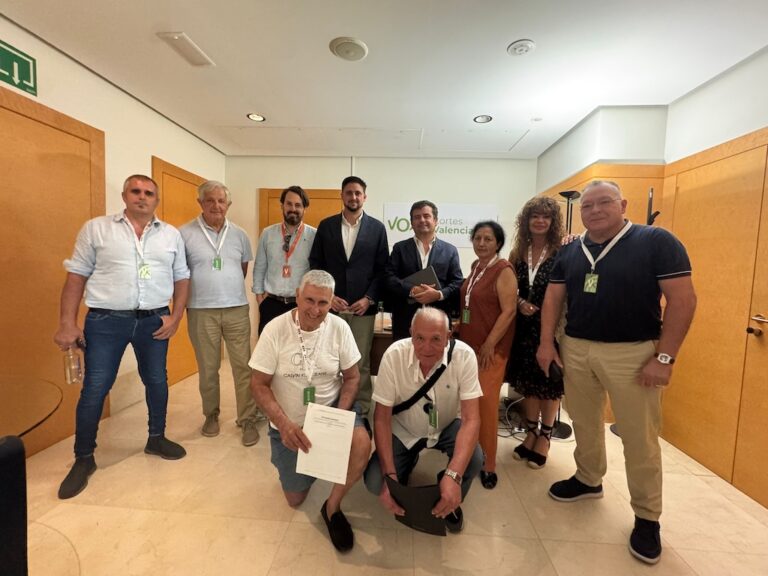 Chamorro (Vox) mantiene una reunión de trabajo en las Cortes Valencianas