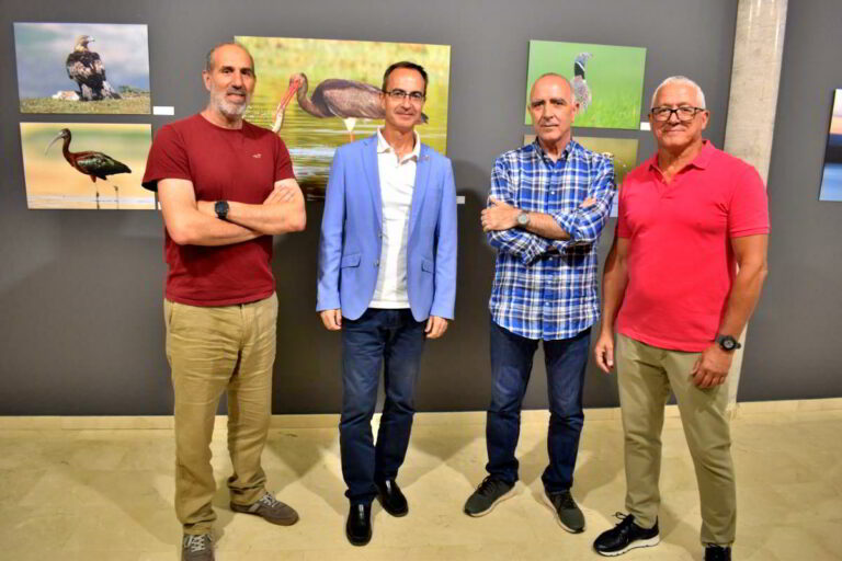 Puertollano: Amor compartido por la naturaleza más cercana en la exposición fotográfica “Cuatro objetivos, una tierra”