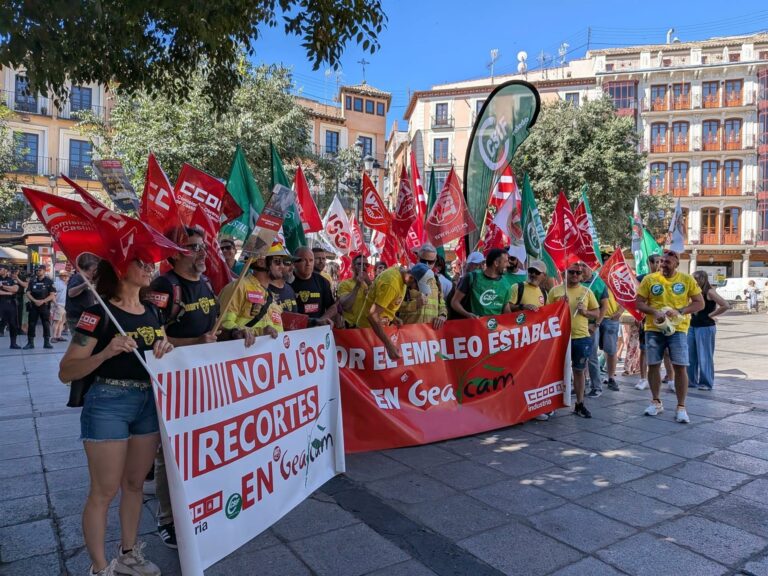 Sindicatos denuncian recortes en campaña de incendios y piden reunión con Gómez: «Bombero forestal, precario laboral»
