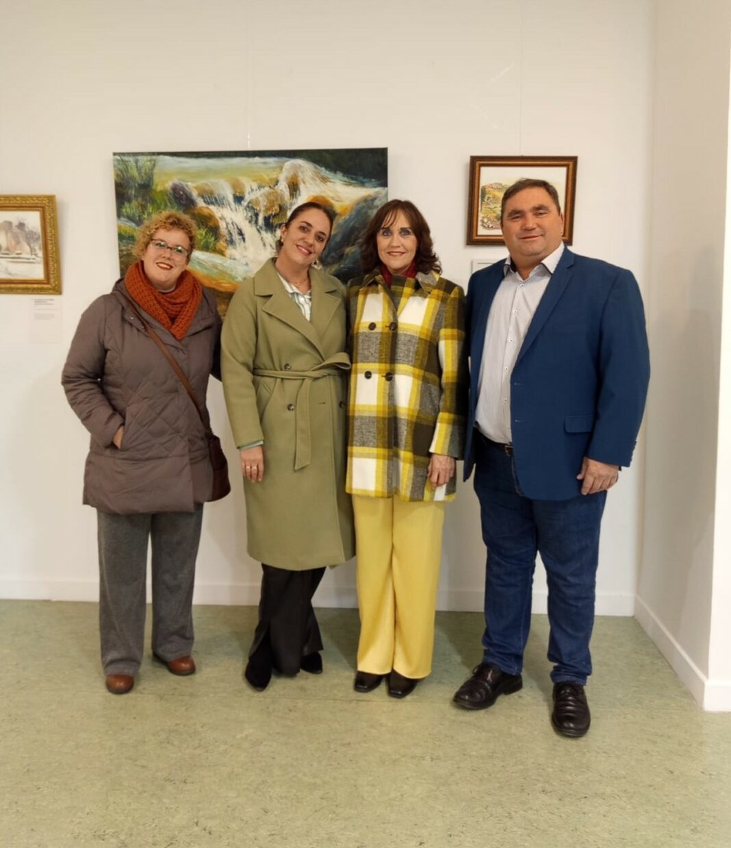 1 carrizosa alcalde junto a pintora y uclm y concejala cultura