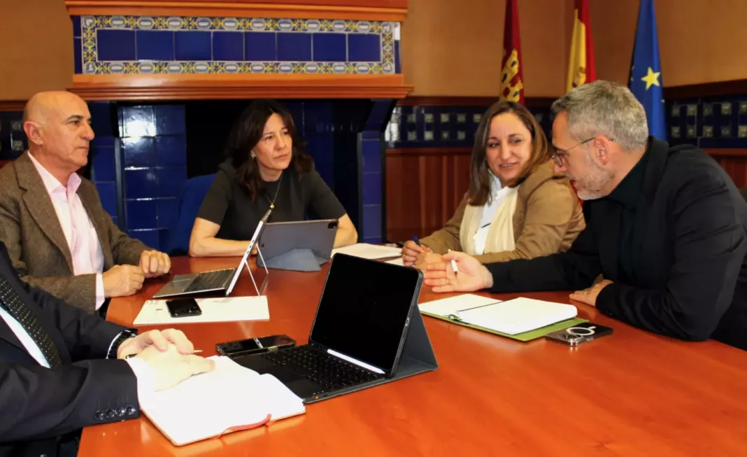 Blanca Fernández con el alcalde de Torrenueva y la alcaldesa de Castellar de Santiago