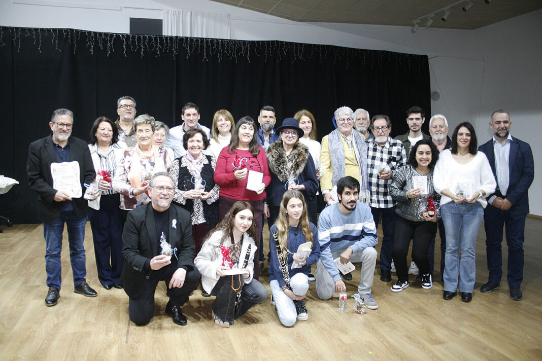 Foto de familia de los participantes en el Encuentro Oretania de Poetas celebrado en Villamanrique
