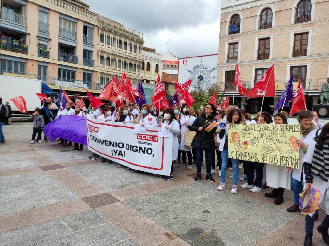 Foto protestas ayuda a domicilio (archivo)