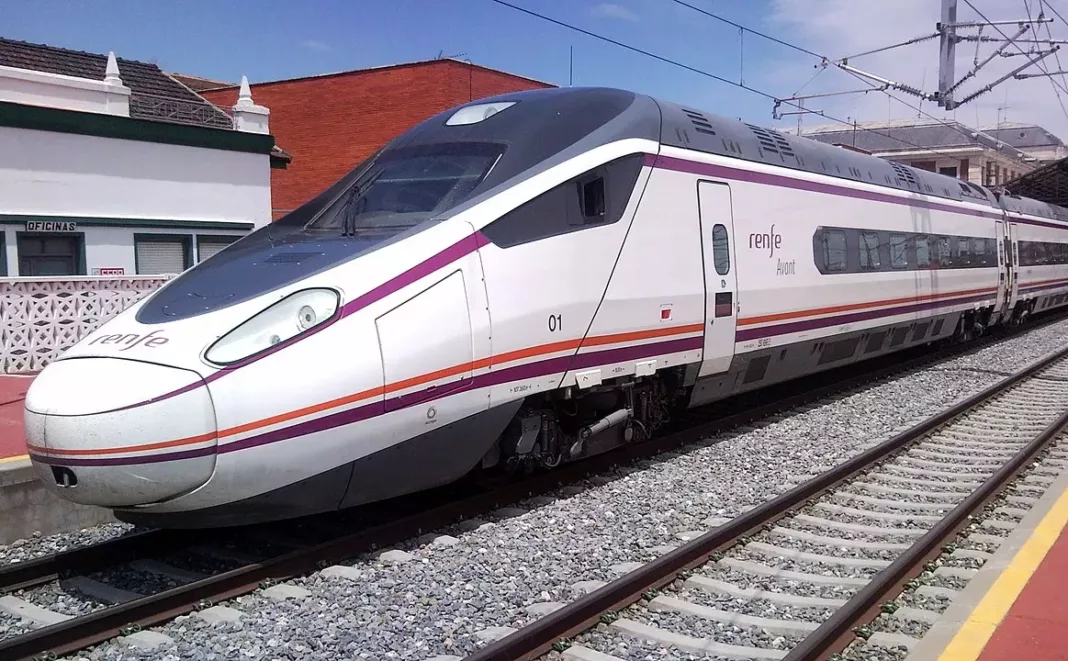 TREN AVANT