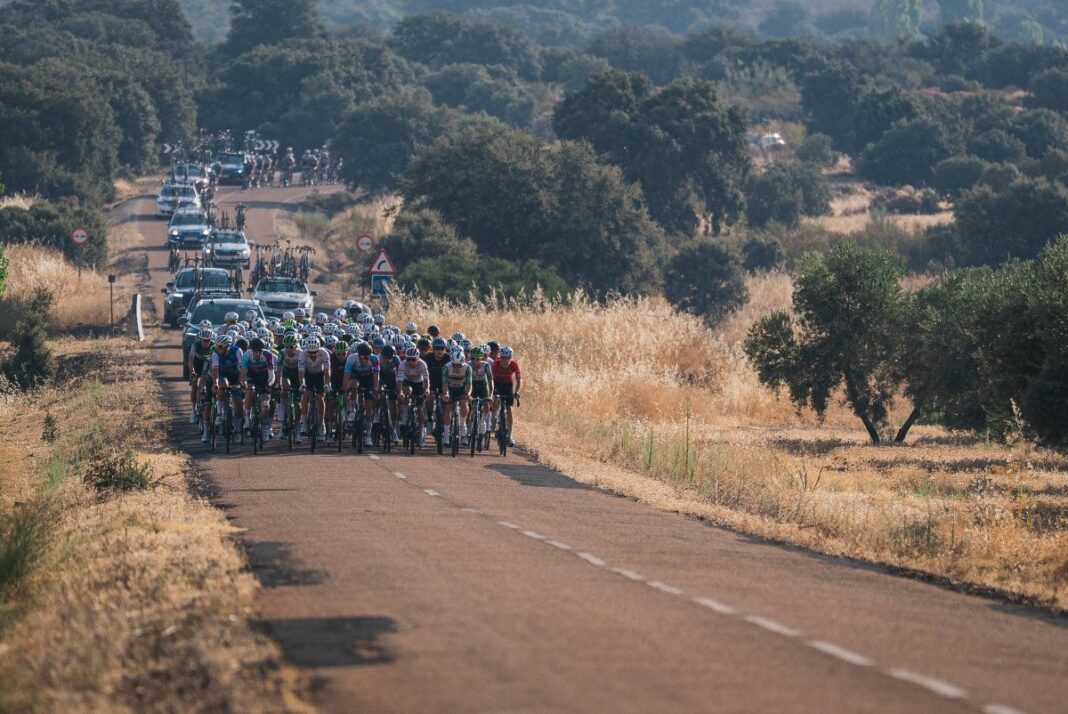 etapa Valle de Alcudia, ciclistas carretera