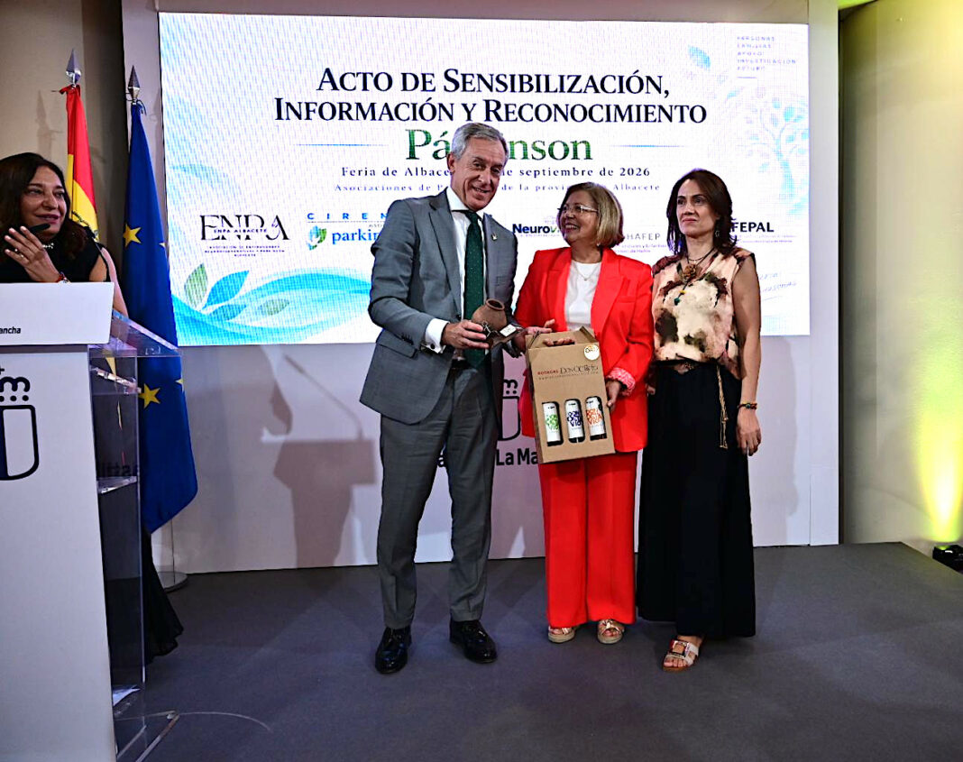 20260915194812_20260915 FOTO ENTREGA RECONOCIMIENTO FUNDACIÓN EUROCAJA RURAL