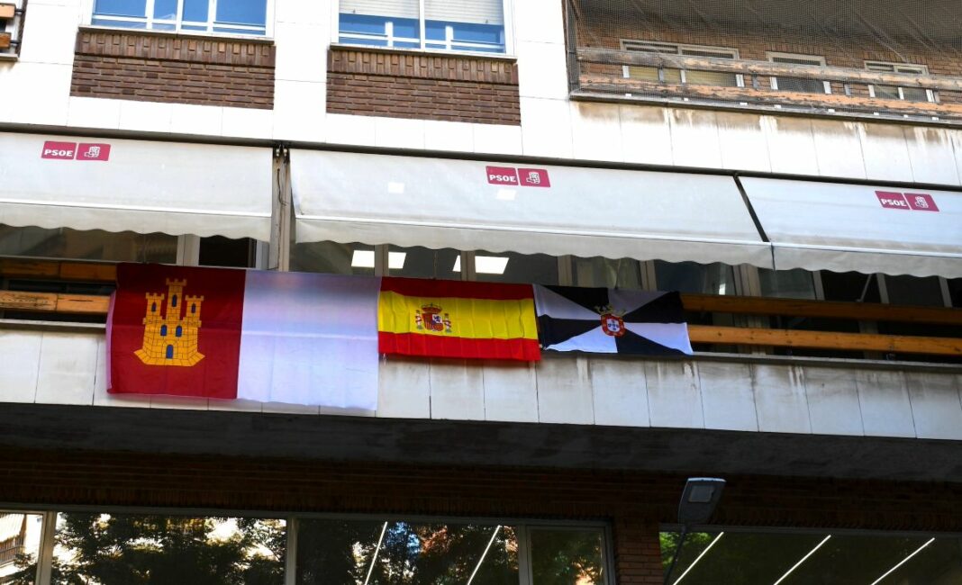 Banderas sede PSOE provincial 2