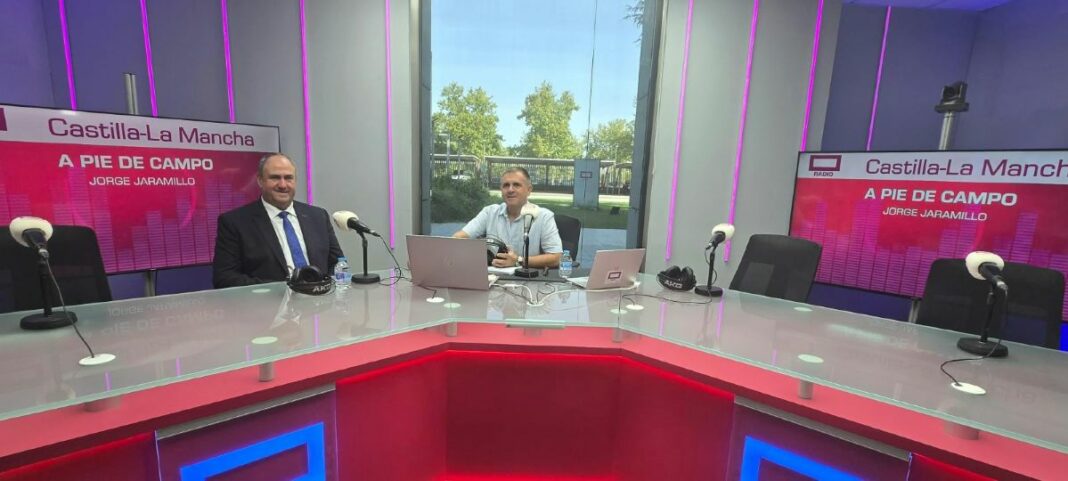 Entrevista al consejero de Agricultura, Julián Martínez Lizán, en el programa 'A pie de campo' de Radio Castilla-La Mancha