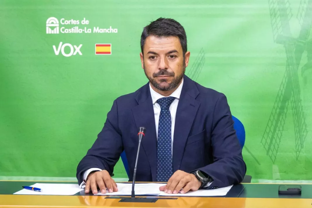 FOTO1.- VOX CLM.- IVAN SANCHEZ.- RUEDA DE PRENSA, 210926
