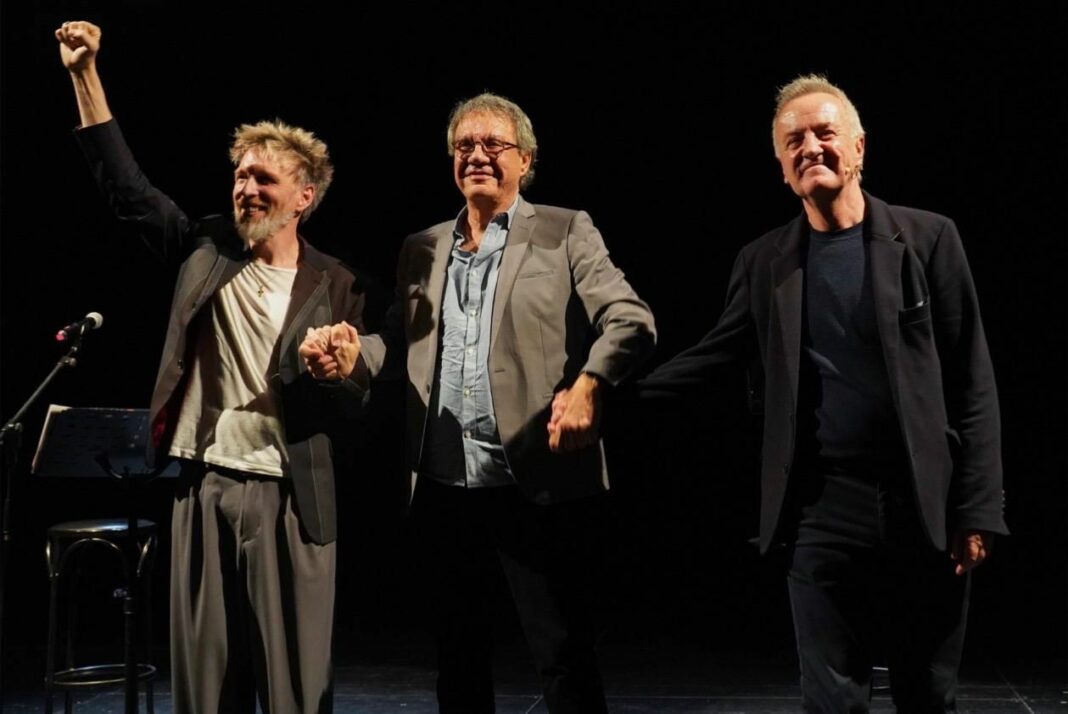 Manuel Juliá (centro), Shuarma (izq) y Carlos Hipólito